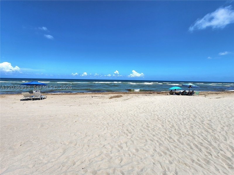 Condo for sale at Alexander Towers 705