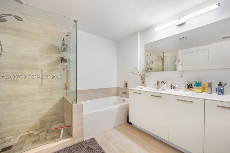 Apartment for rent at Brickell House Condo 1003