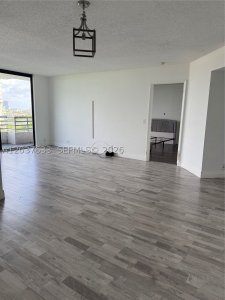 Comprar apartamento en Parc Central Aventura 1001