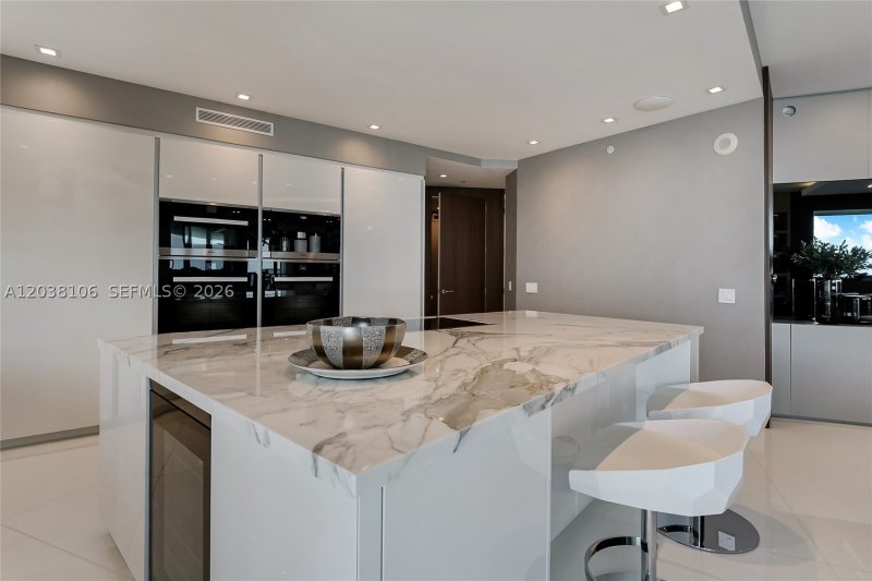 Comprar apartamento no Porsche Design Tower 3301