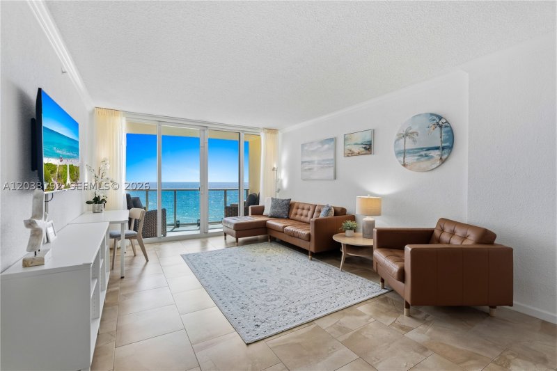 Apartment for rent at The Wave Condo 1122 (Availa
