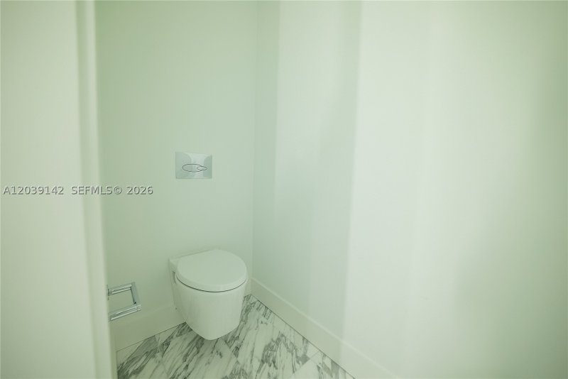 Comprar apartamento no Una Residences at Brickell 702