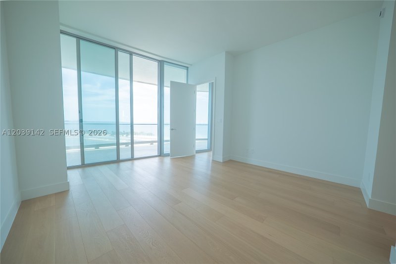 Comprar apartamento no Una Residences at Brickell 702