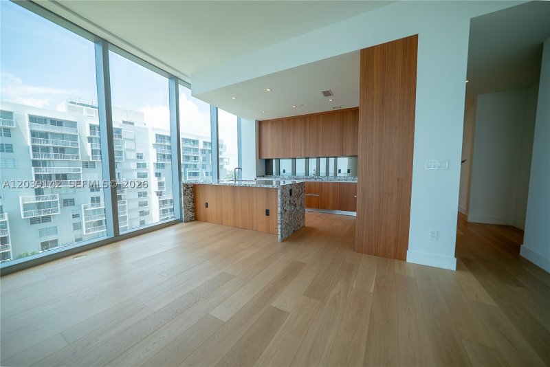 Comprar apartamento no Una Residences at Brickell 702
