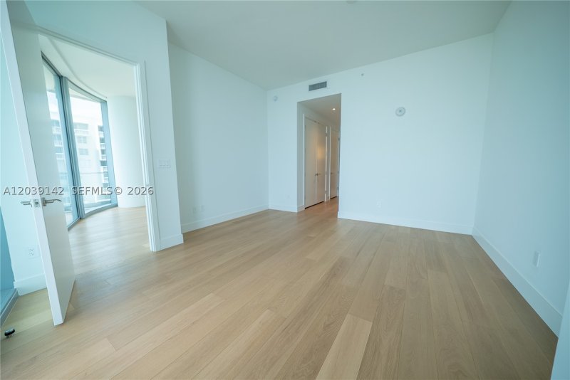 Comprar apartamento no Una Residences at Brickell 702