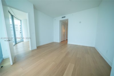 Comprar apartamento no Una Residences at Brickell 702
