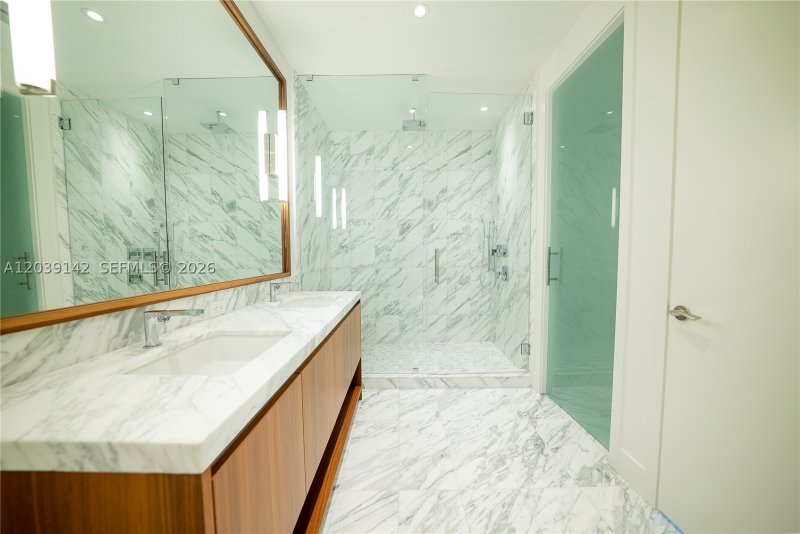 Comprar apartamento no Una Residences at Brickell 702