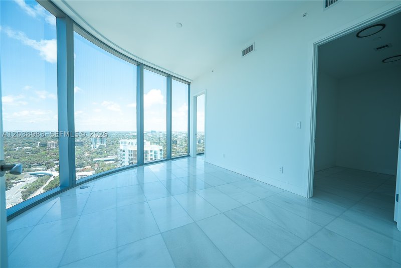 Comprar apartamento no Una Residences at Brickell 2703