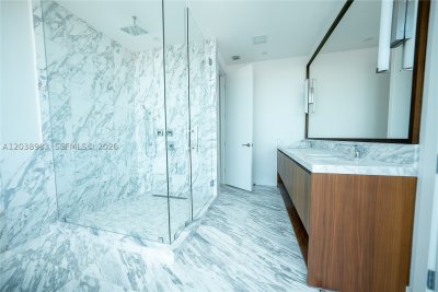 Comprar apartamento no Una Residences at Brickell 2703