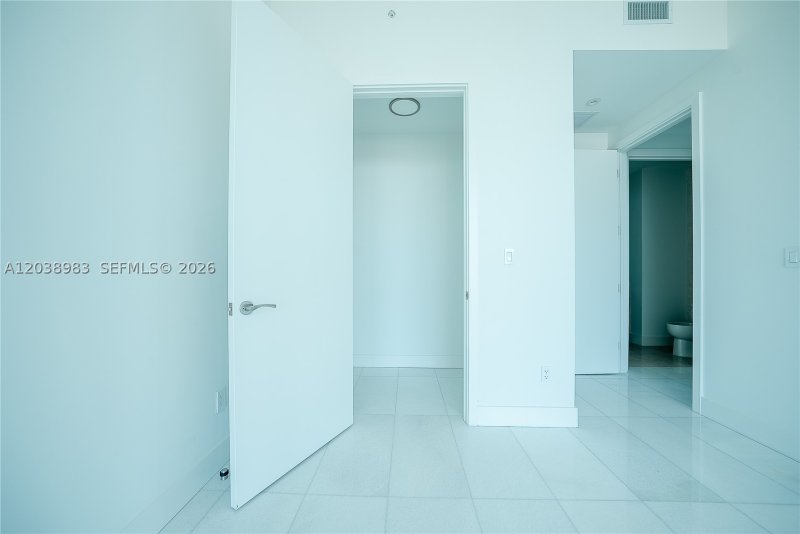 Comprar apartamento no Una Residences at Brickell 2703
