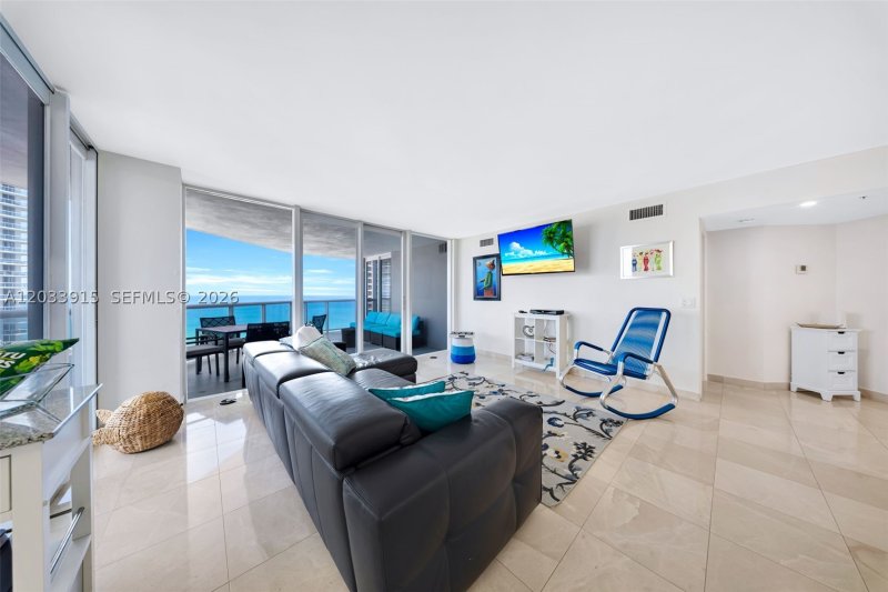 Apartment for rent at La Gorce Palace 1708