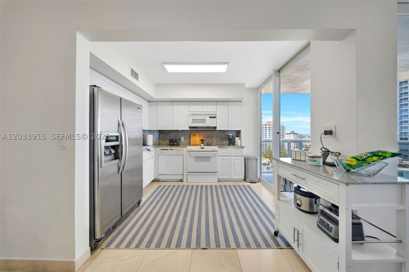 Apartment for rent at La Gorce Palace 1708