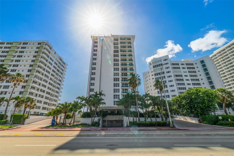 Condo for sale at Carriage Club South 6E