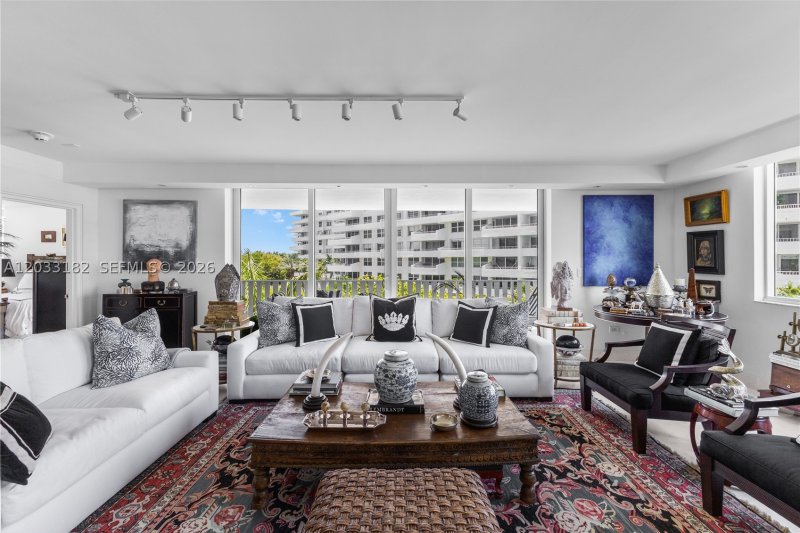 Condo for sale at Island House 409