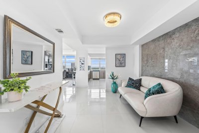 Comprar apartamento en Admirals Port Condos 2117