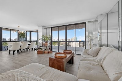 Mystic Pointe 400 Apt #1804