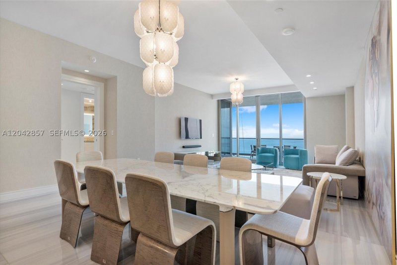 Comprar apartamento no The Estates at Acqualina 902
