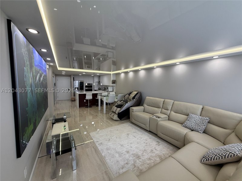 Condo for sale at Plaza Towers South PH5