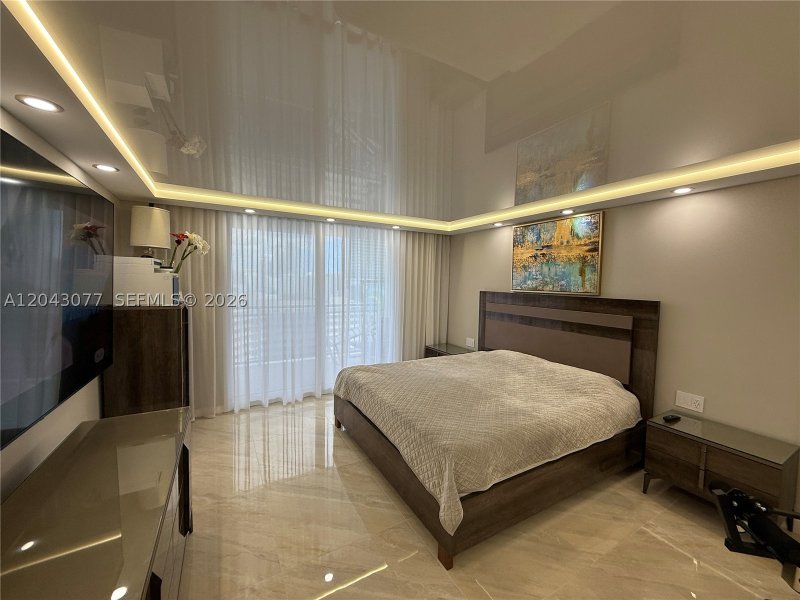 Condo for sale at Plaza Towers South PH5