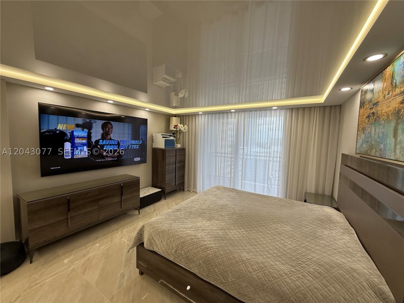 Condo for sale at Plaza Towers South PH5