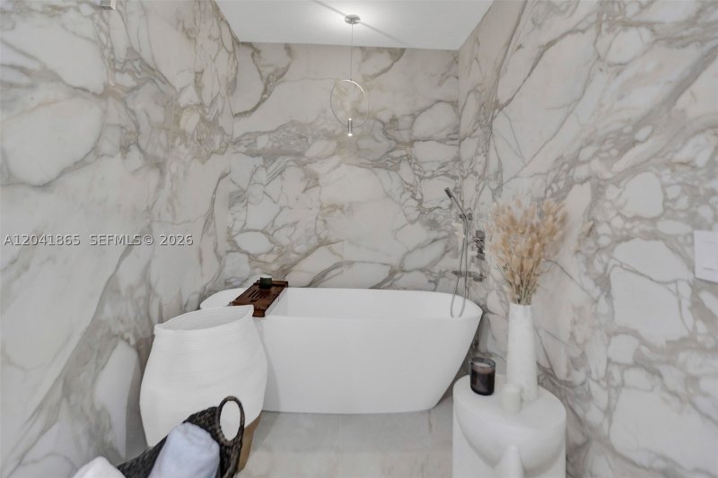 Condo for sale at The Plaza Tower I 5608