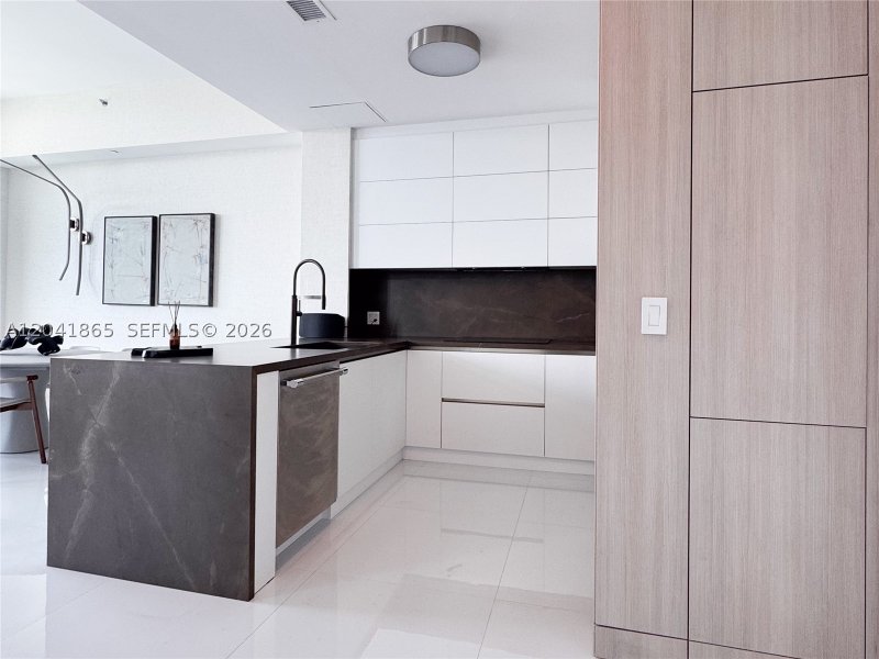 Condo for sale at The Plaza Tower I 5608