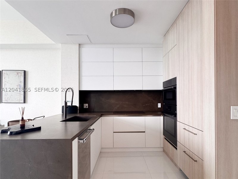 Condo for sale at The Plaza Tower I 5608