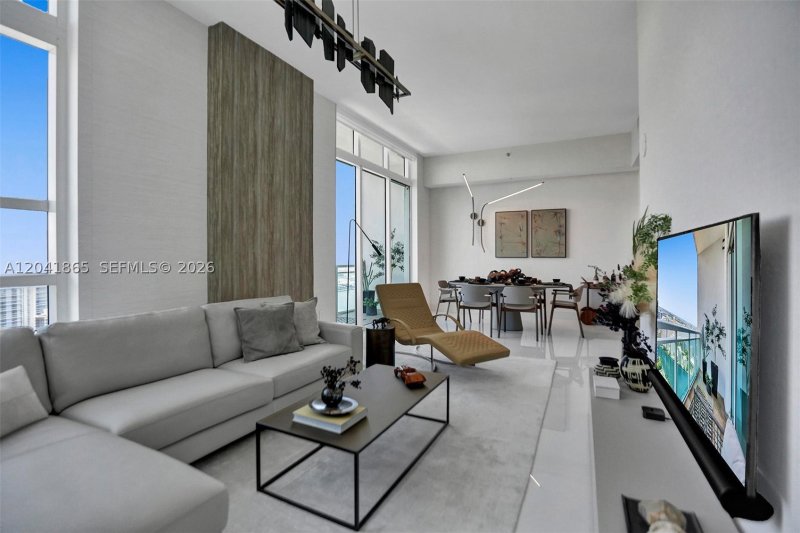 Condo for sale at The Plaza Tower I 5608
