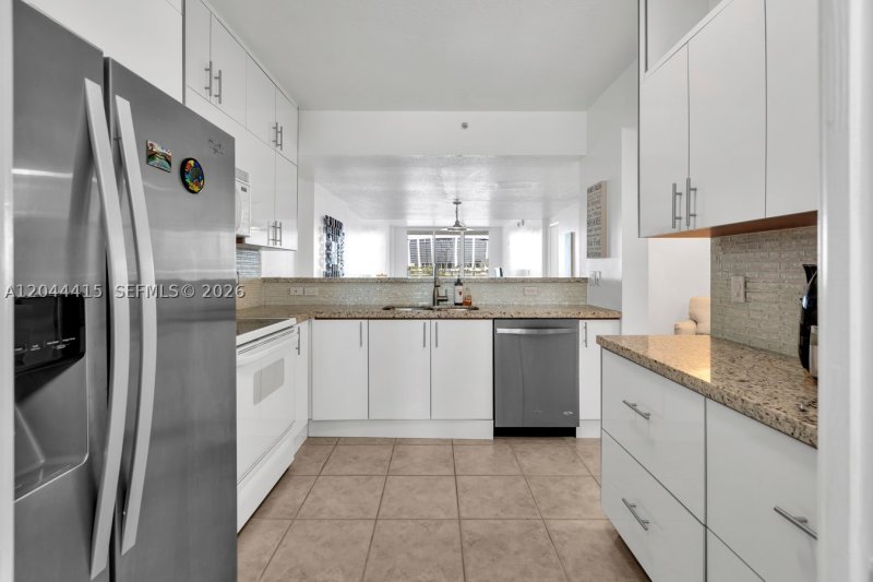 Condo for sale at Marina Bay Club 304