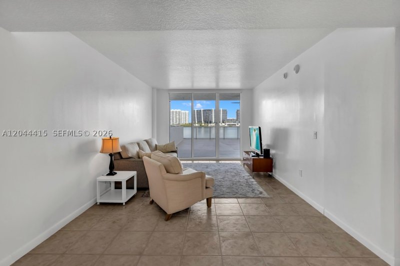 Condo for sale at Marina Bay Club 304