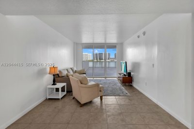 Comprar apartamento en Marina Bay Club 304