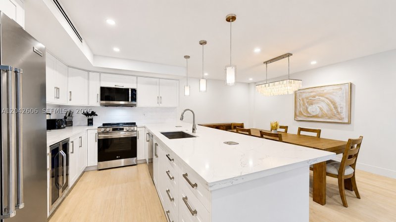 Condo for sale at Commodore Club East 213