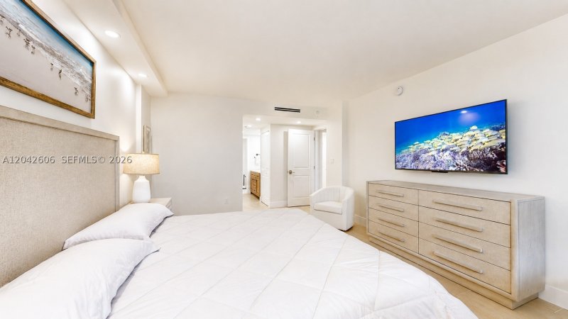 Condo for sale at Commodore Club East 213