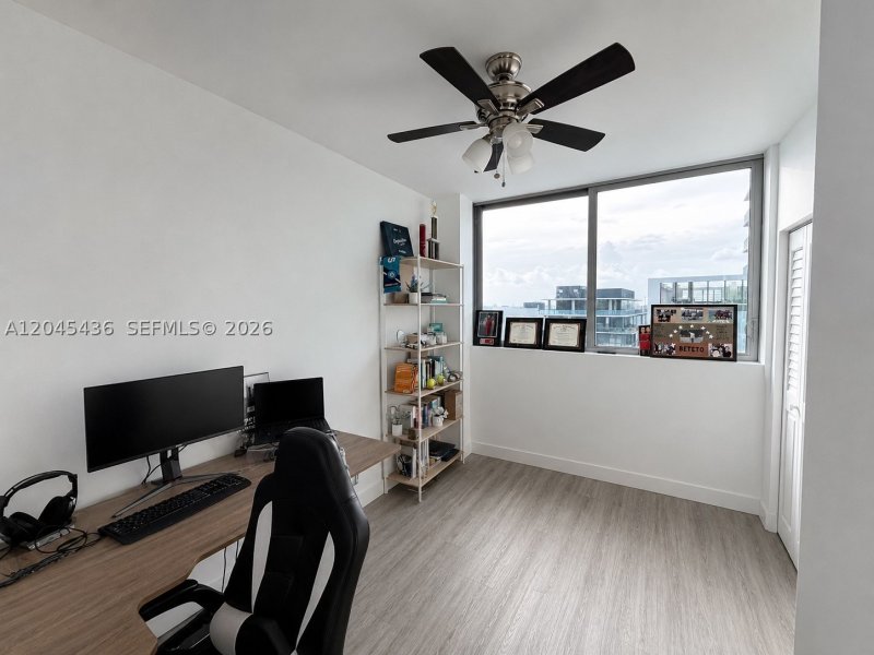 Comprar apartamento no Le Parc at Brickell 906