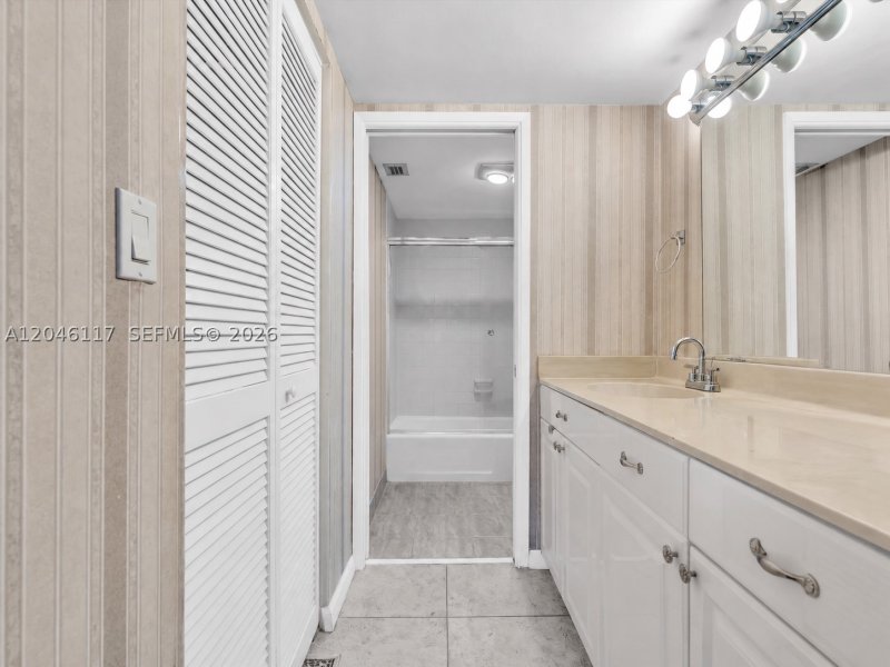 Condo for sale at Brickell Place B1203