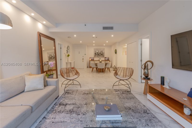Condo for sale at Key Colony III Emerald Bay 122