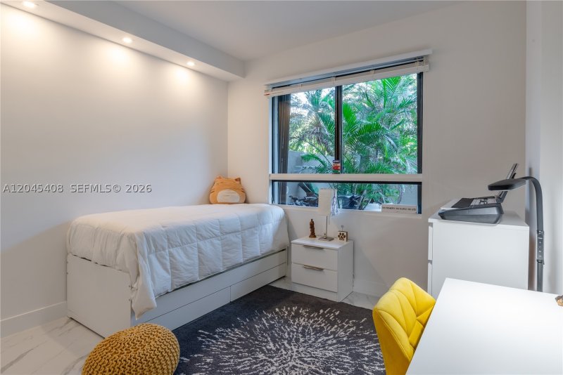 Condo for sale at Key Colony III Emerald Bay 122