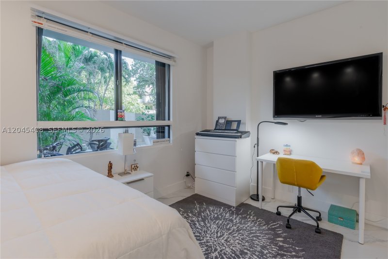 Condo for sale at Key Colony III Emerald Bay 122