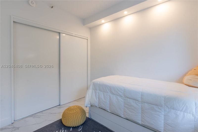 Condo for sale at Key Colony III Emerald Bay 122