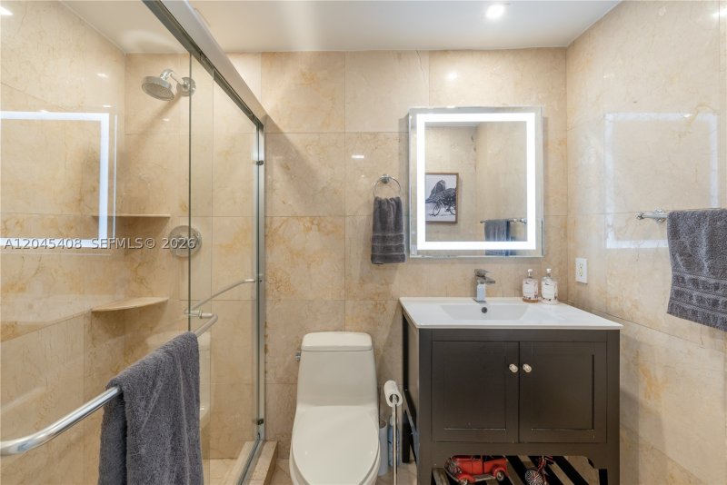 Condo for sale at Key Colony III Emerald Bay 122