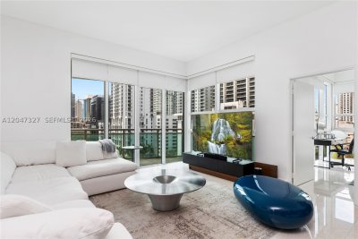 Comprar apartamento no The Plaza Tower II 1011