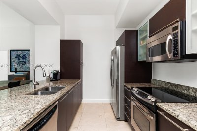 Comprar apartamento no The Plaza Tower II 1011