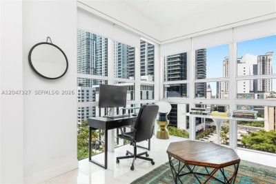 Comprar apartamento no The Plaza Tower II 1011