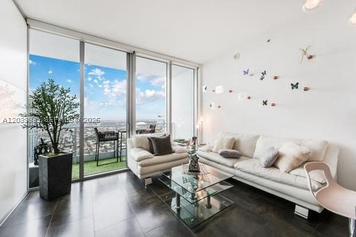 Comprar apartamento en Mint at Riverfront 5108