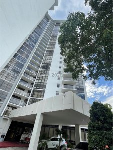 Biscayne Cove Apt #305