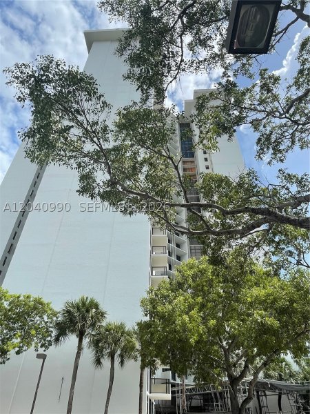 Apartment for rent at Biscayne Cove 305