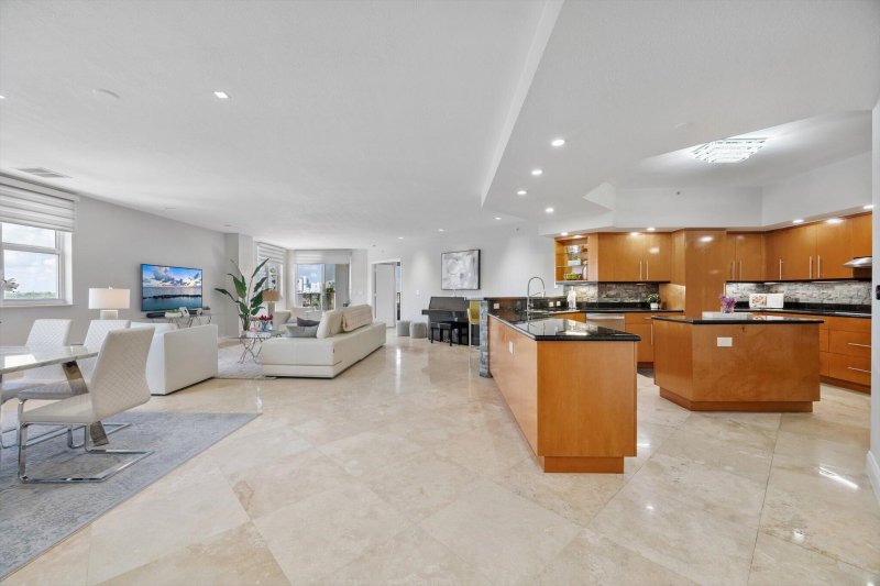 Condo for sale at La Cascade 603