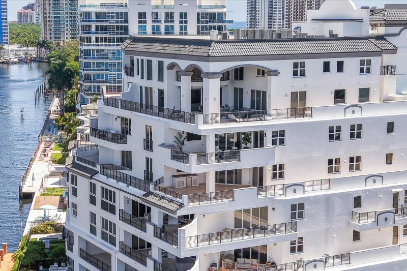 Condo for sale at La Cascade 603