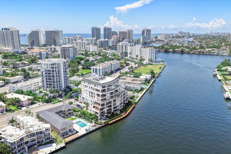 Condo for sale at La Cascade 603