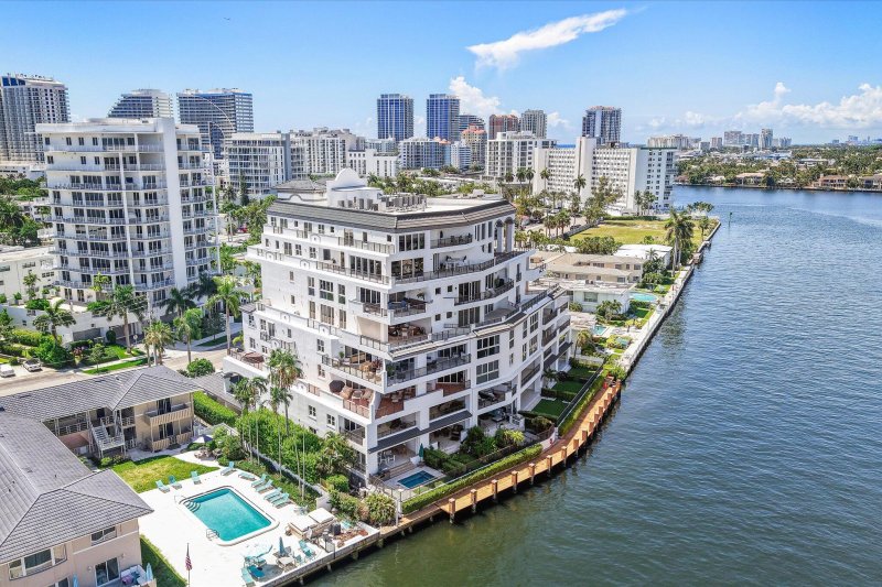Condo for sale at La Cascade 603